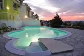 AURORE TROIS ILETS T1 BIS avec piscine